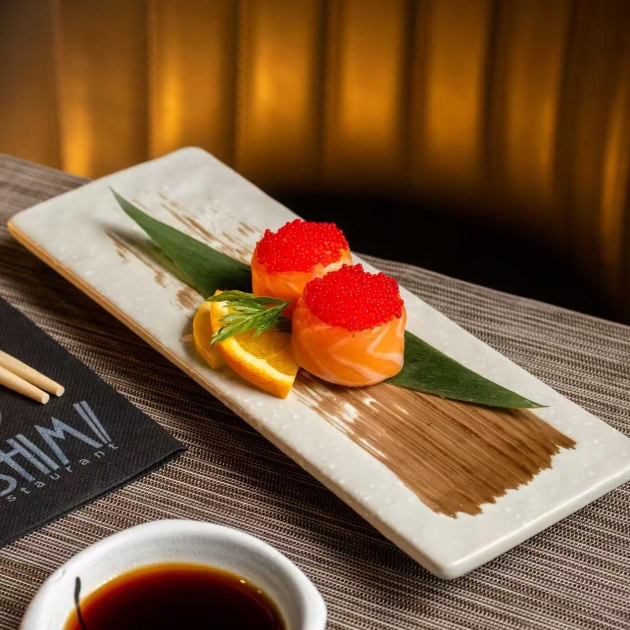GUNKAN SALMON Y TOBIKO