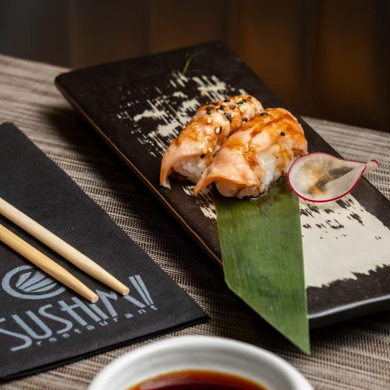 NIGIRI DE SALMÓN FLAMEADO