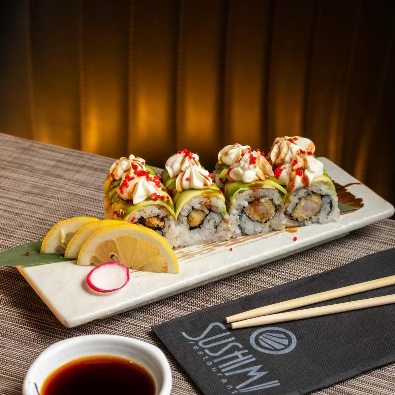 URA TEMPURA CON TOBIKO