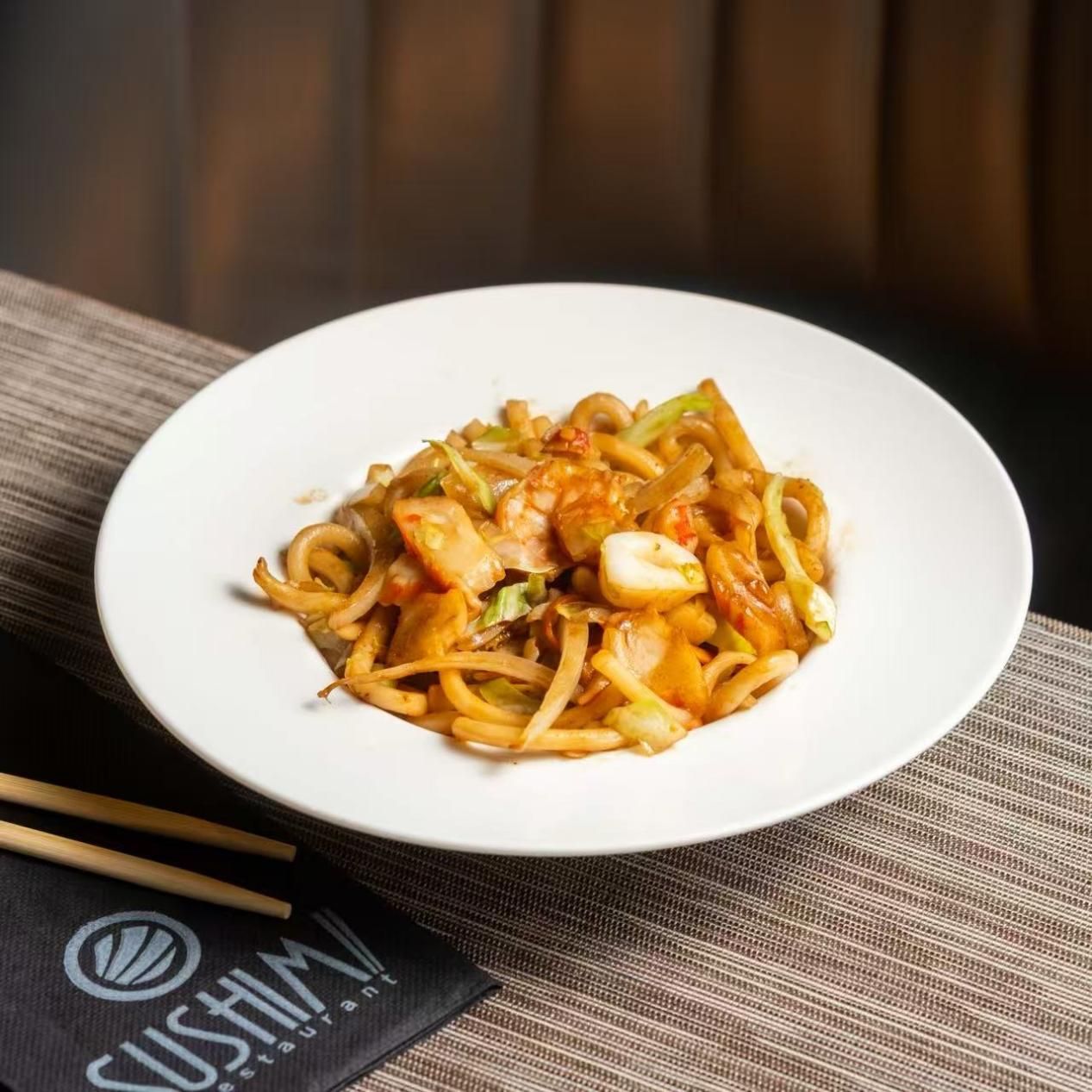 YAKISOBA CON POLLO Y TERNERA