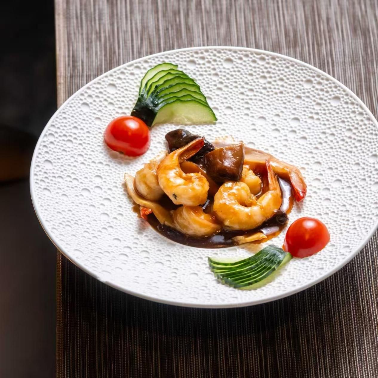 GAMBAS CON BAMBÚ Y SETAS