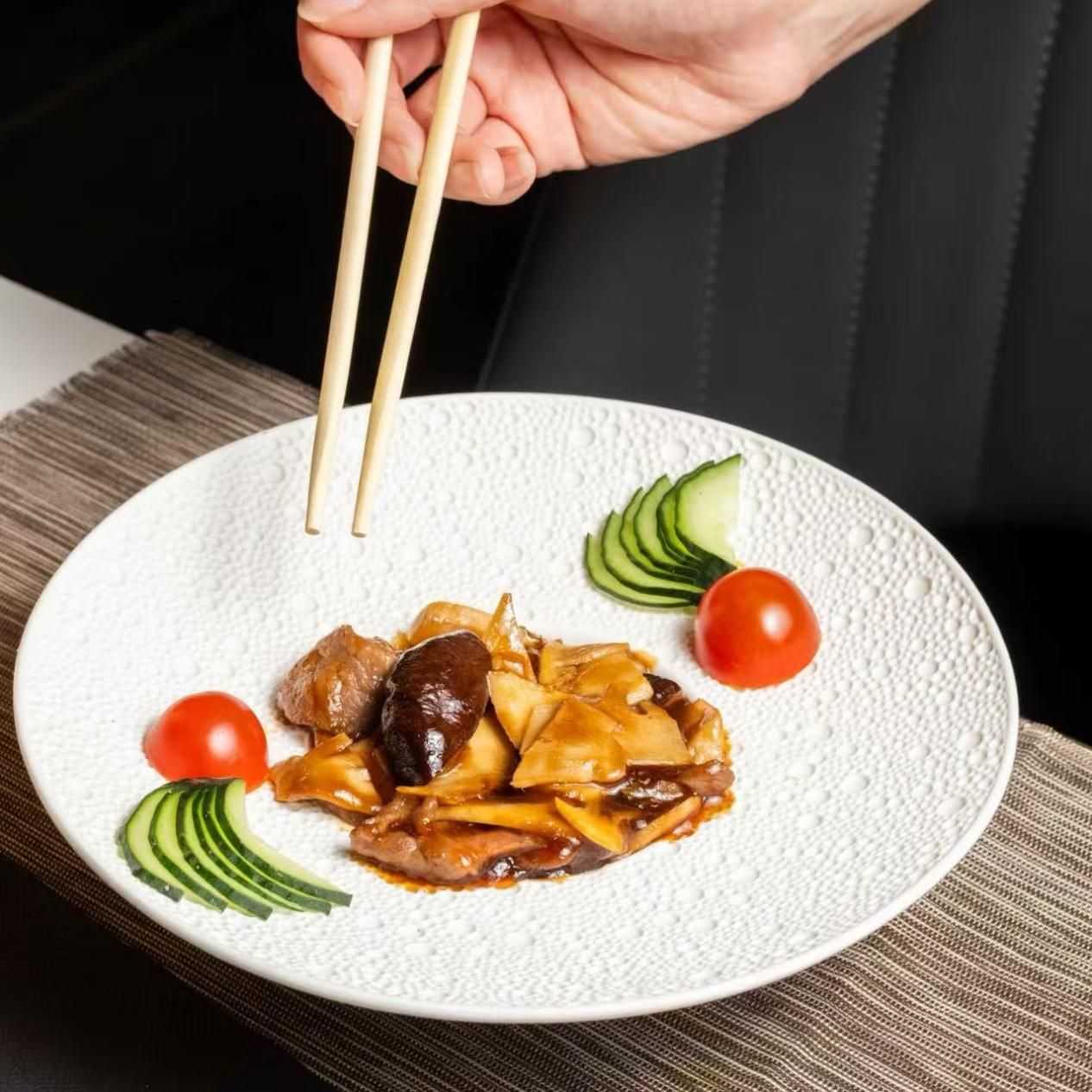 TERNERA CON BAMBÚ Y SETAS